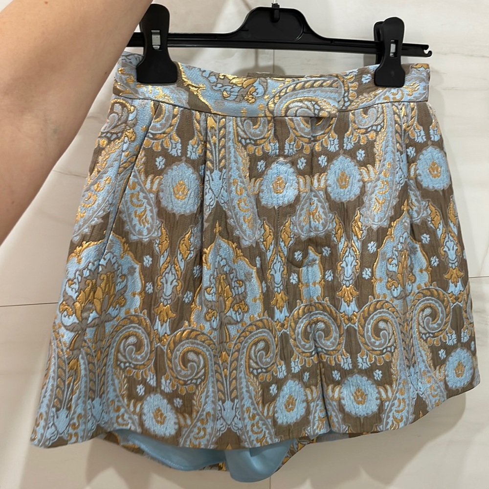 Sandro shorts size 34 fits like 0. Only worn once.